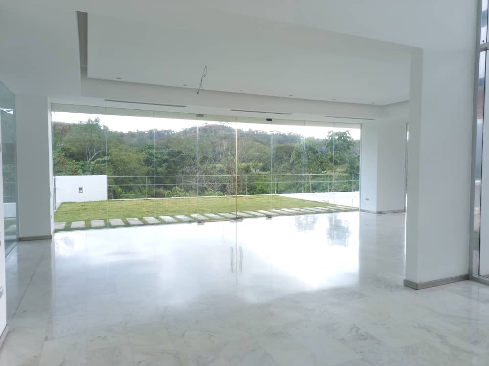Stunning Family House in Terrazas del Country, Guataparo